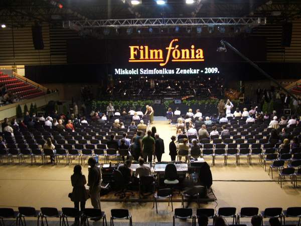 100 mikrofon 2 FOH pult